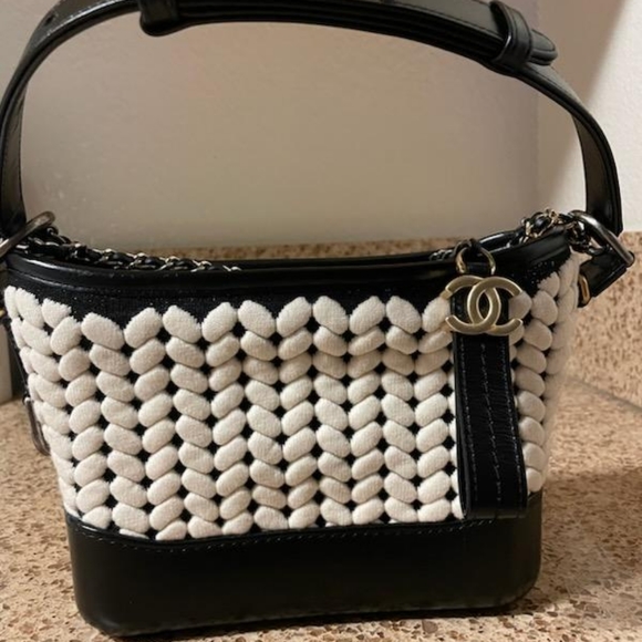 Chanel Bag - Picture 2 of 4